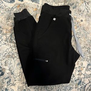 XS Figs Zamora Joggers in Black